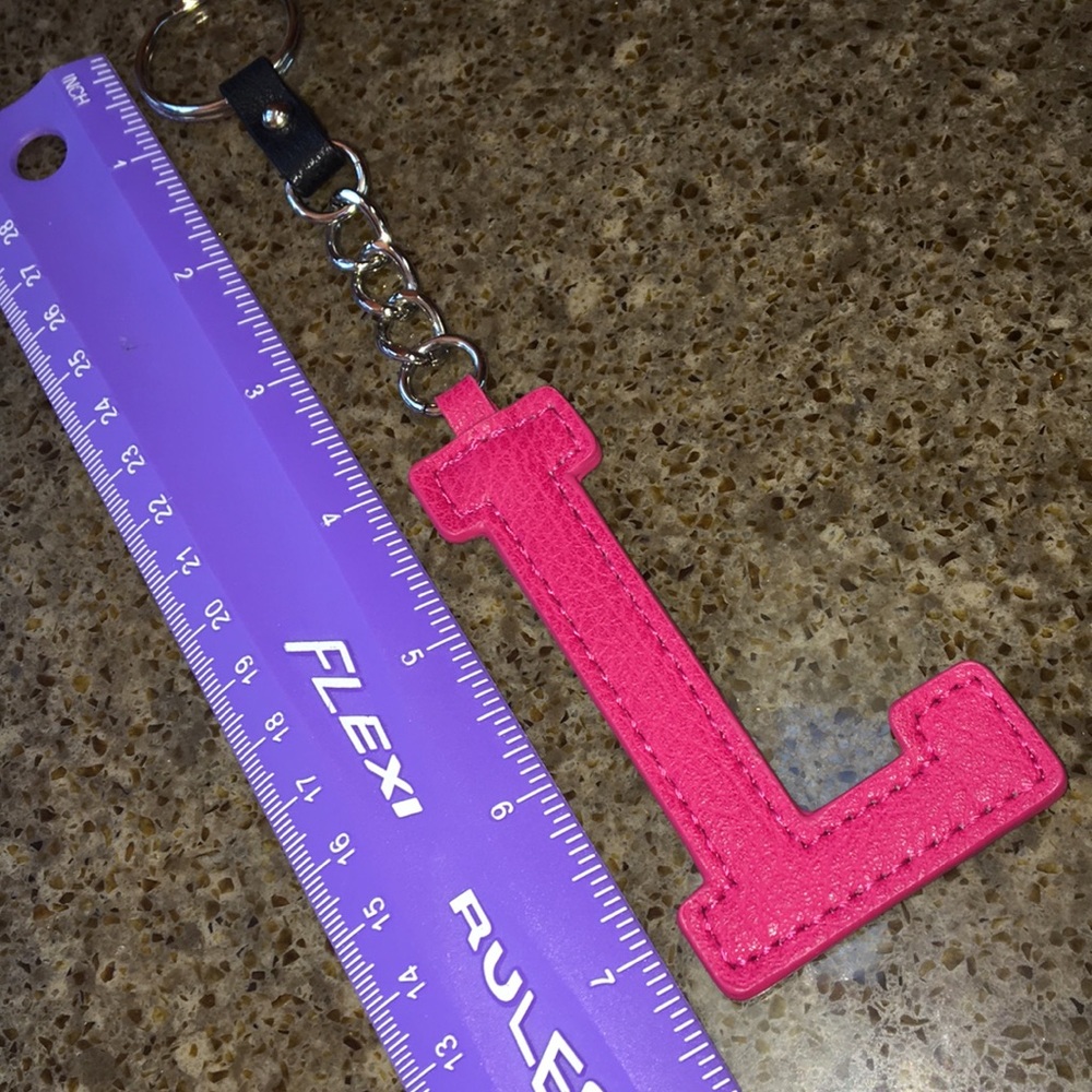 Pink Letter L Keychain - Picture 2 of 3